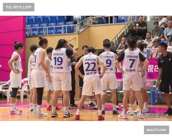 山东女篮新帅侯冰上任 前男篮队长带队迎接新挑战